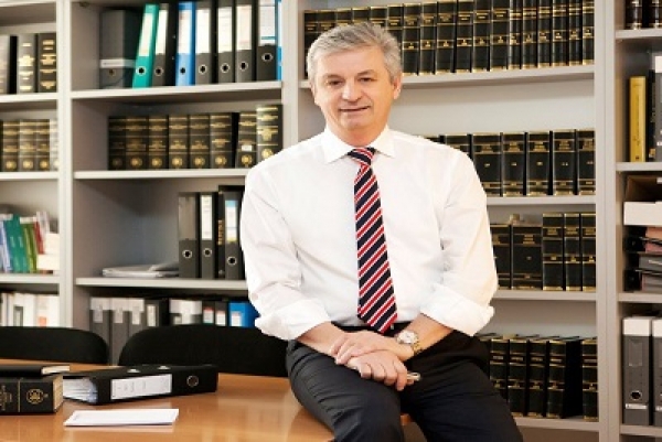 &laquo;&Pi;&alpha;&gamma;ί&delta;&epsilon;&sigmaf;&raquo; &kappa;&rho;ύ&beta;&omicron;&upsilon;&nu; &tau;&alpha; &delta;&iota;&pi;&lambda;ά &epsilon;&kappa;&kappa;&alpha;&theta;&alpha;&rho;&iota;&sigma;&tau;&iota;&kappa;ά &sigma;&tau;&omicron;&upsilon;&sigmaf; &sigma;&upsilon;&zeta;ύ&gamma;&omicron;&upsilon;&sigmaf;